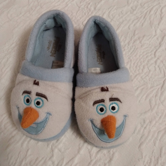 🌟3/25$ Olaf pillow and matching slippers - Picture 2 of 3